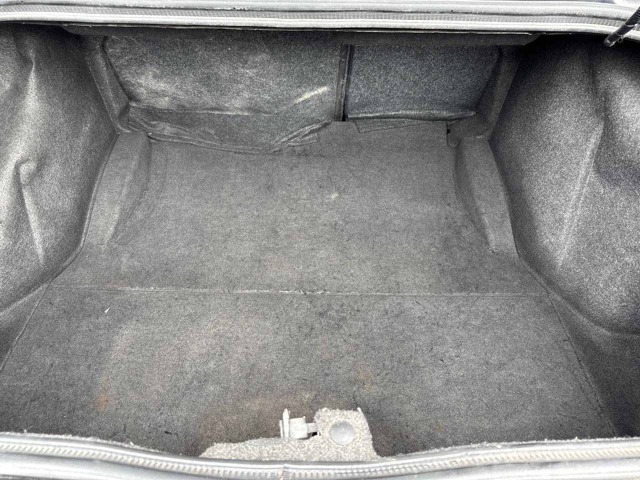 Used 2015 Dodge Challenger SXT RWD image 17