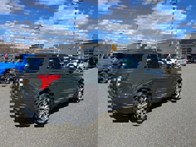 Certified 2023 Ford Explorer Limited w/ Equipment Group 301A image 5