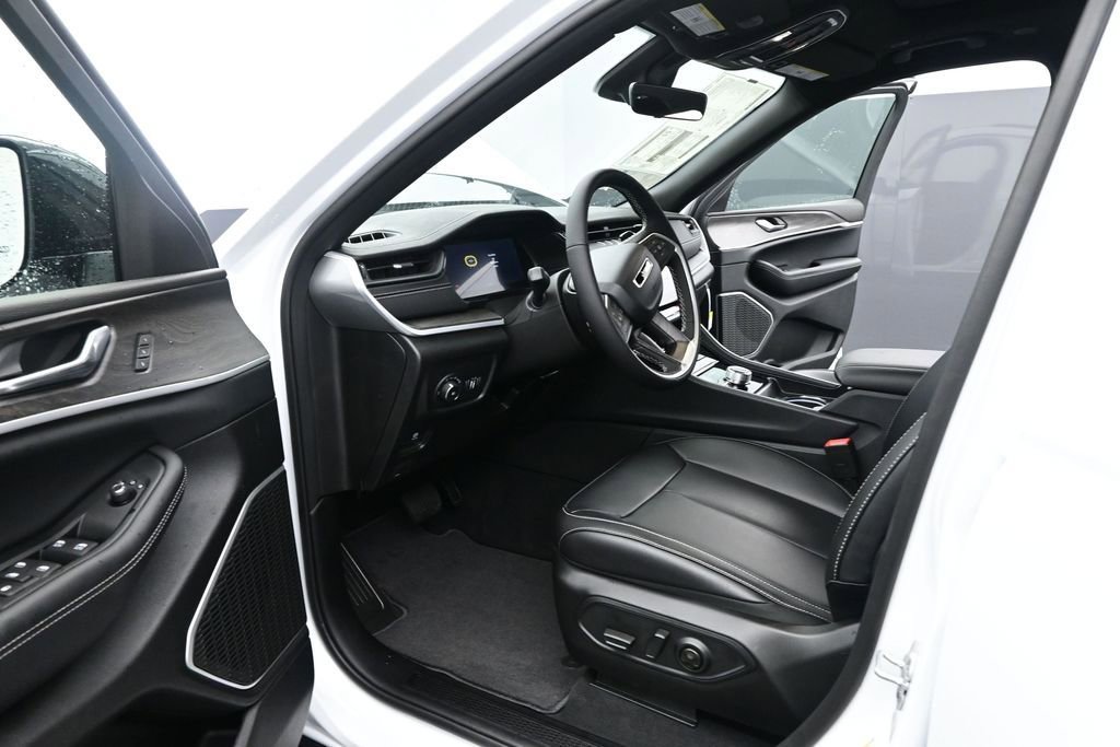 New 2026 Jeep Grand Cherokee L Limited w/ Limited Altitude Package AWD/4WD image 9