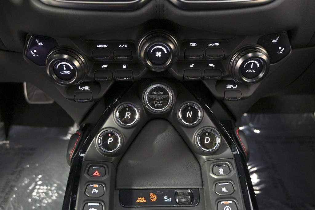 Used 2023 Aston Martin V8 Vantage Roadster RWD image 37
