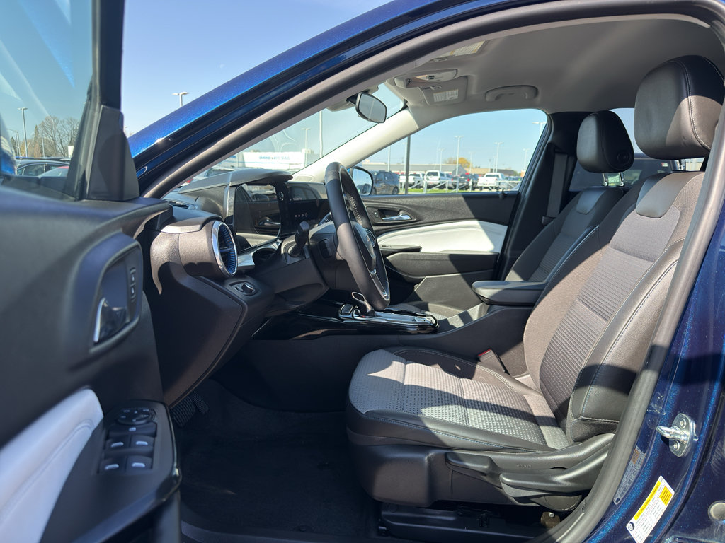 Certified 2024 Chevrolet Trax LT w/ Driver Confidence Package FWD image 11