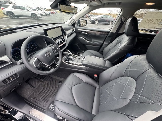 New 2026 Toyota Highlander Platinum image 14