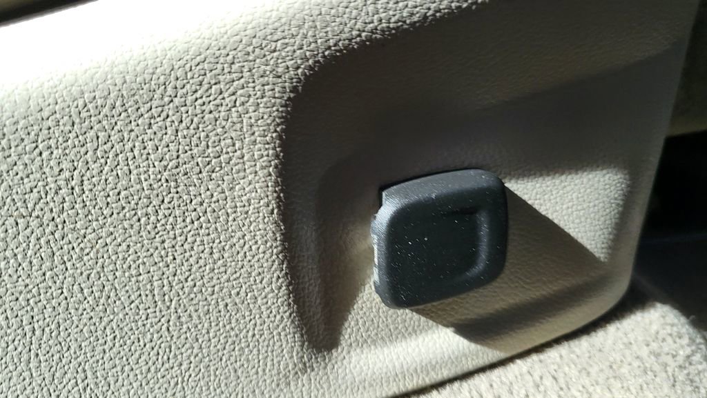 Used 2018 Cadillac Escalade Luxury AWD/4WD image 32