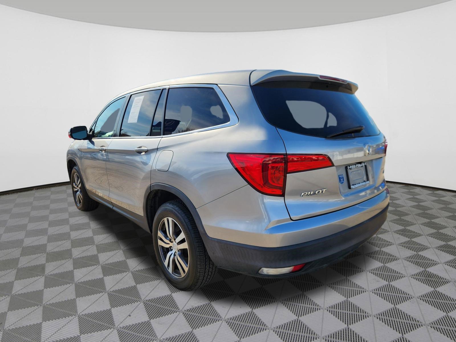 Used 2017 Honda Pilot EX-L image 3