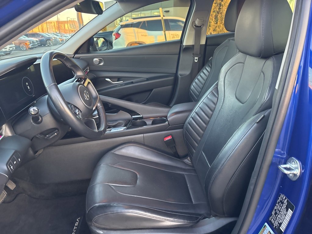 Certified 2023 Hyundai Elantra Limited w/ Preferred Accessory Package image 11