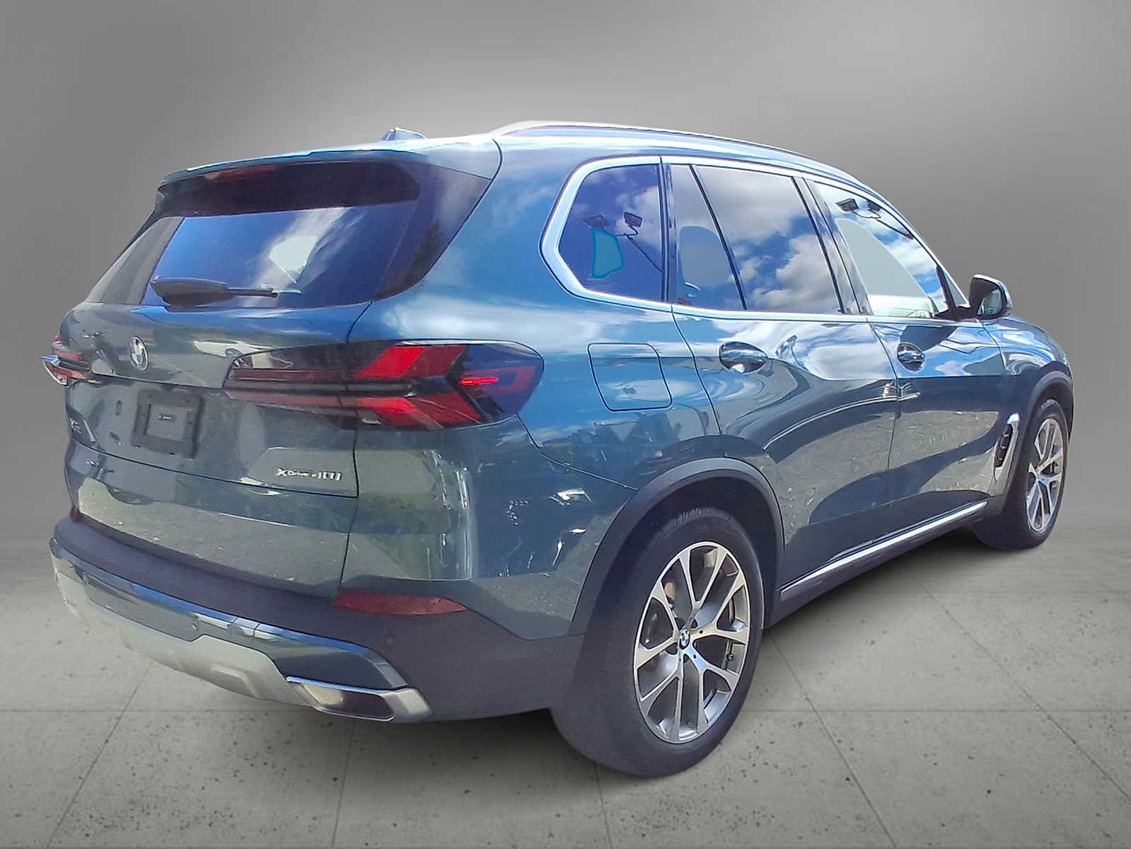 Used 2024 BMW X5 xDrive40i w/ Premium Package AWD/4WD image 8