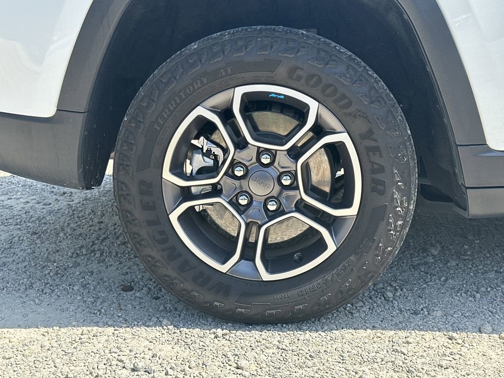 Used 2022 Jeep Grand Cherokee Trailhawk w/ Advanced Protech Group II AWD/4WD image 18