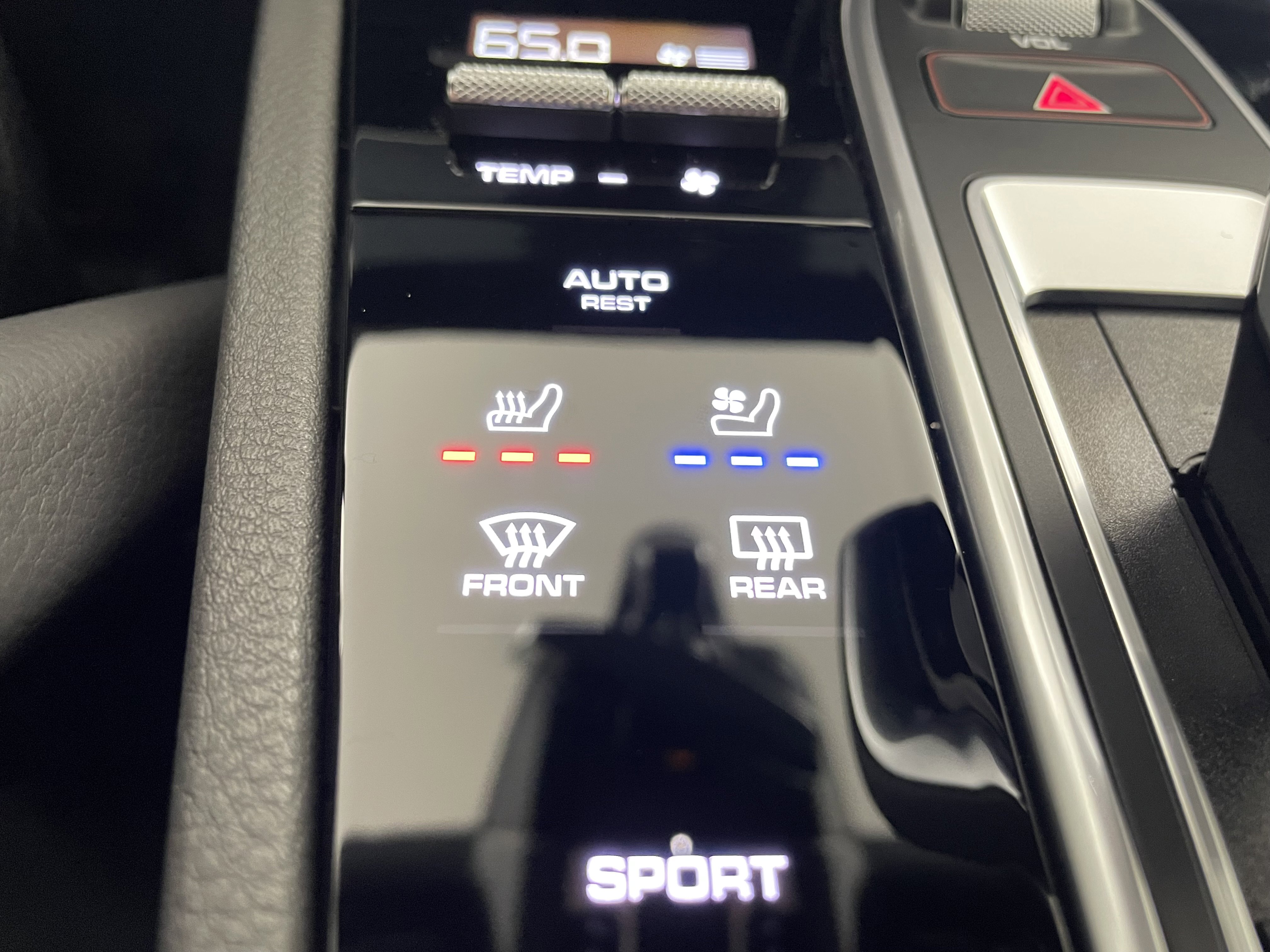 Certified 2023 Porsche Cayenne Platinum Edition image 23