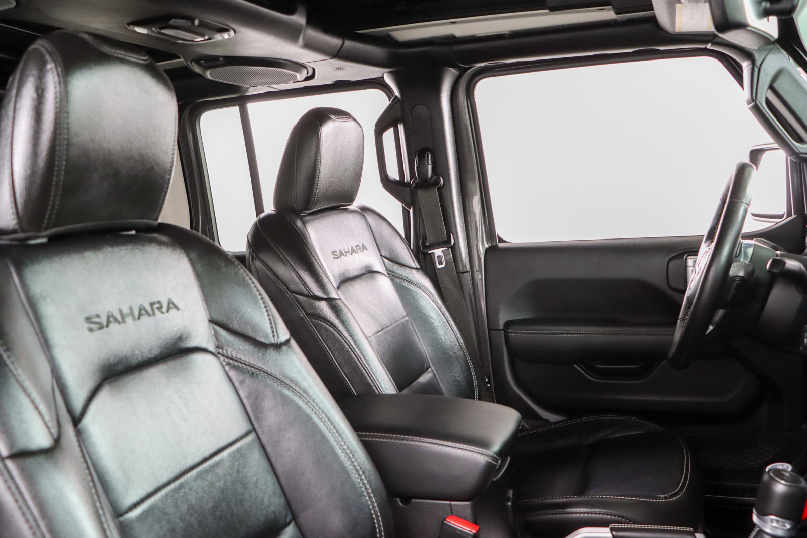 Used 2022 Jeep Wrangler Unlimited Sahara w/ Cold Weather Group image 28