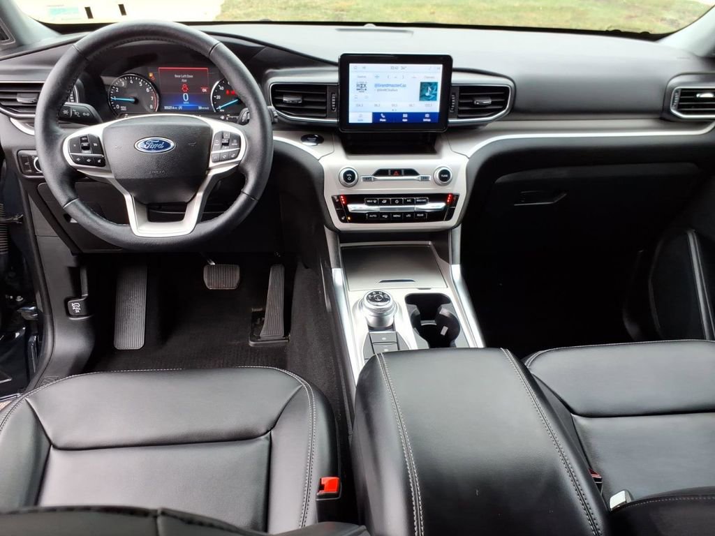Used 2024 Ford Explorer XLT w/ Equipment Group 202A image 13