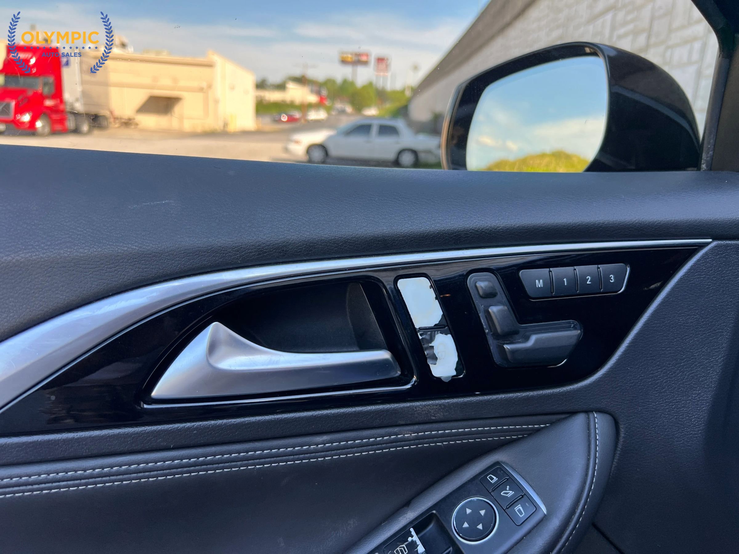 Used 2018 INFINITI QX30 Premium w/ Cargo Package AWD/4WD image 37