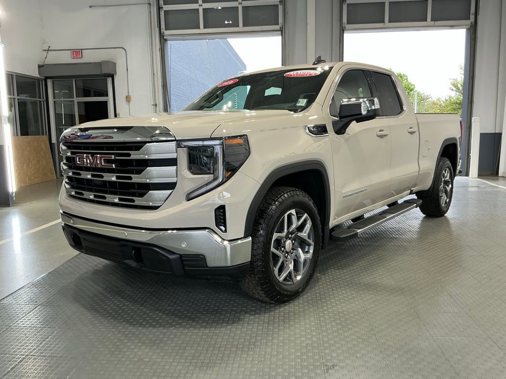 Used 2026 GMC Sierra 1500 SLE w/ Preferred Package RWD image 2