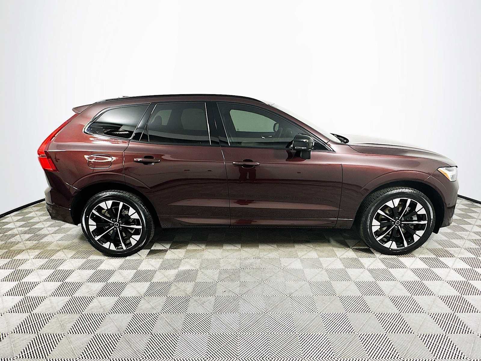 New 2026 Volvo XC60 T8 Plus w/ Protection Package Premier AWD/4WD image 8