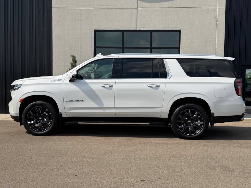 Used 2021 Chevrolet Suburban High Country AWD/4WD image 2