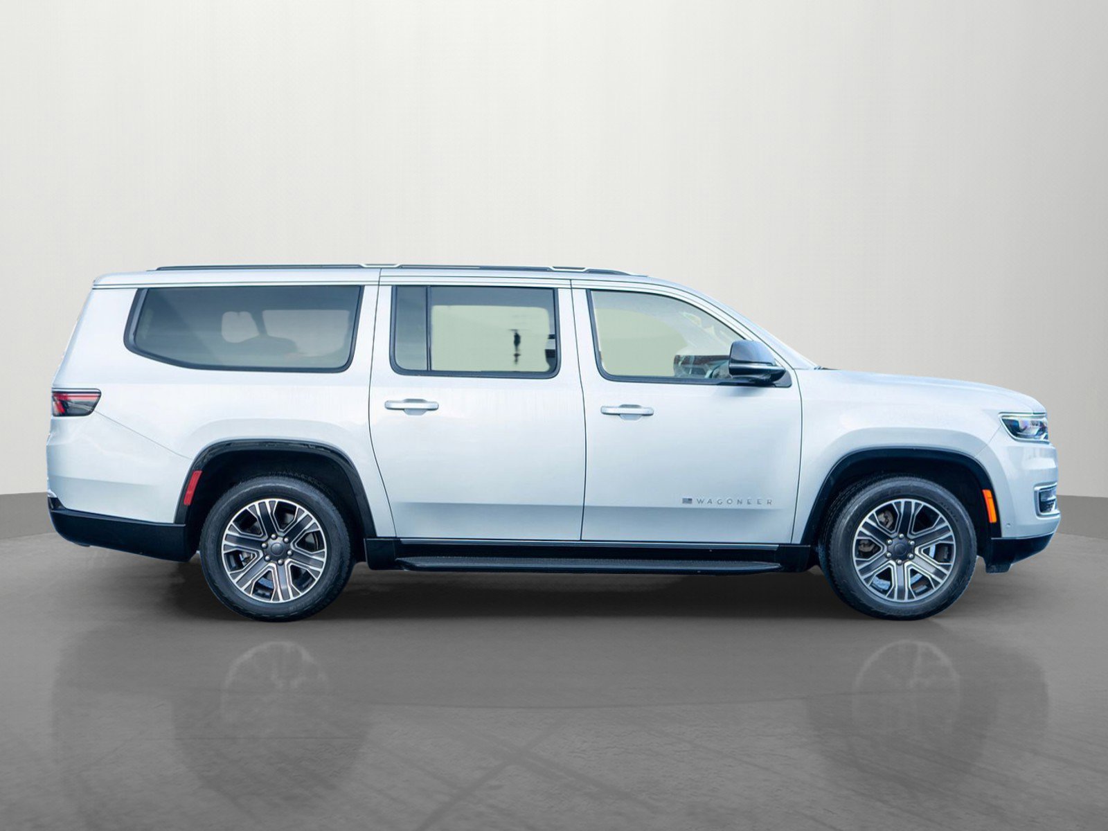 Used 2023 Jeep Wagoneer L Series II image 8