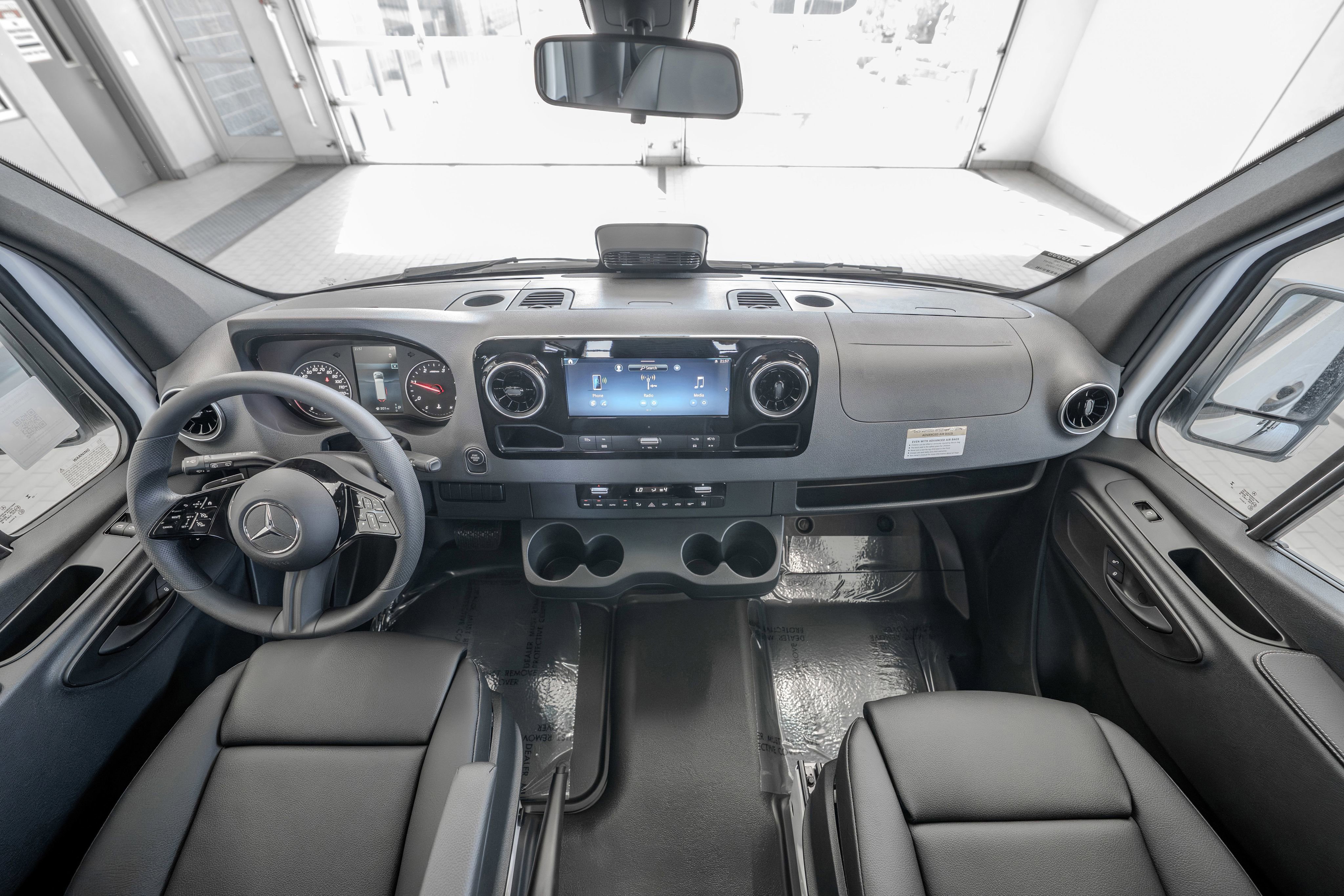 Used 2025 Mercedes-Benz Sprinter 2500 image 8