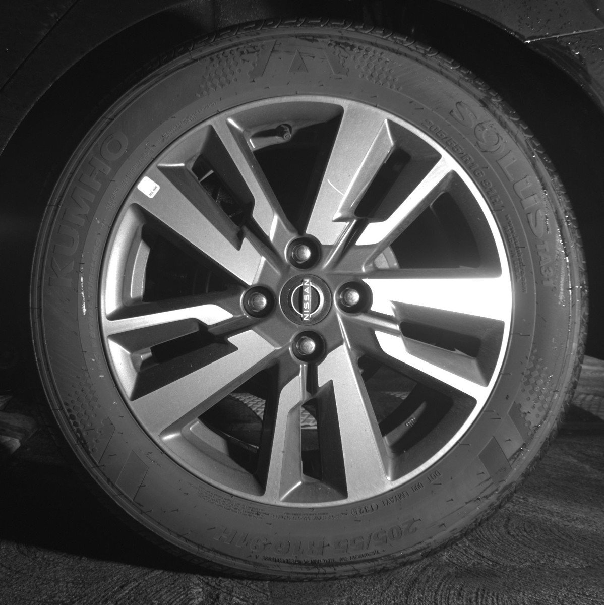 Used 2025 Nissan Versa SV FWD image 14
