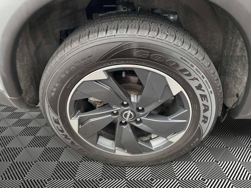 Used 2024 Nissan Rogue SV AWD/4WD image 9