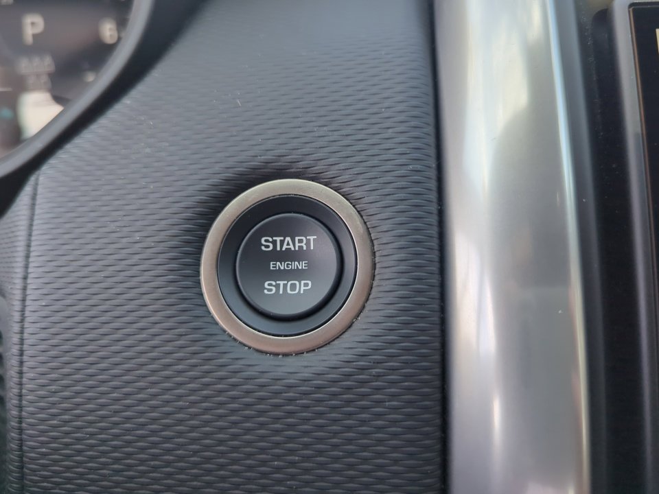 Certified 2024 Land Rover Discovery Dynamic SE image 21