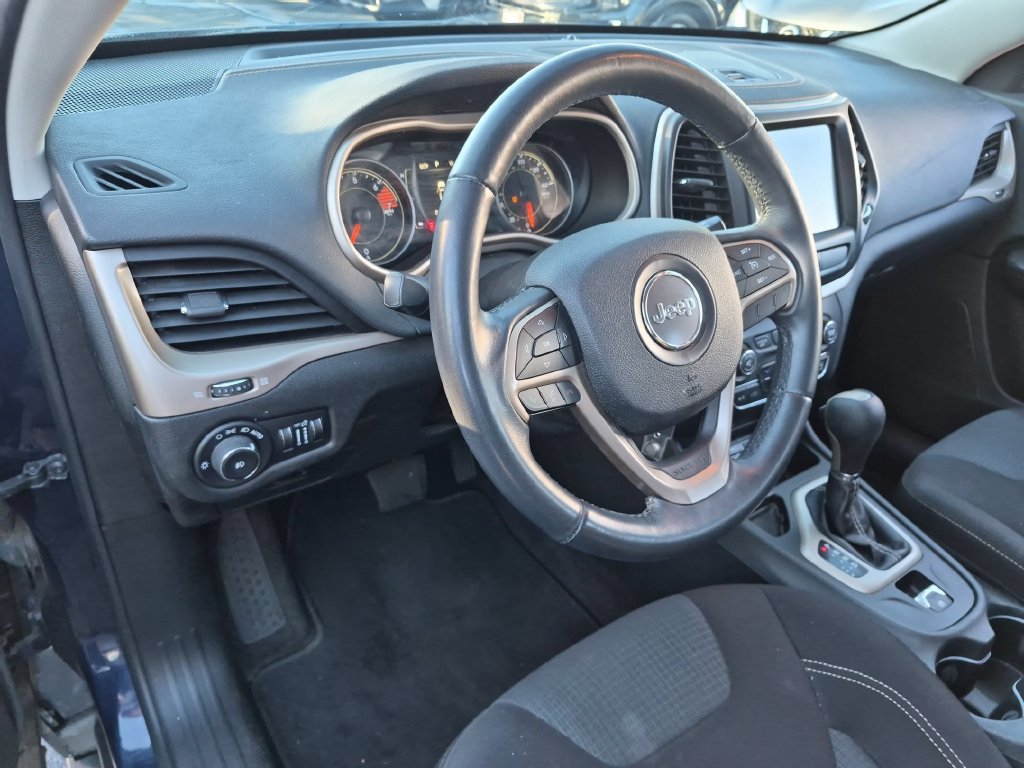 Used 2016 Jeep Cherokee Latitude FWD image 13