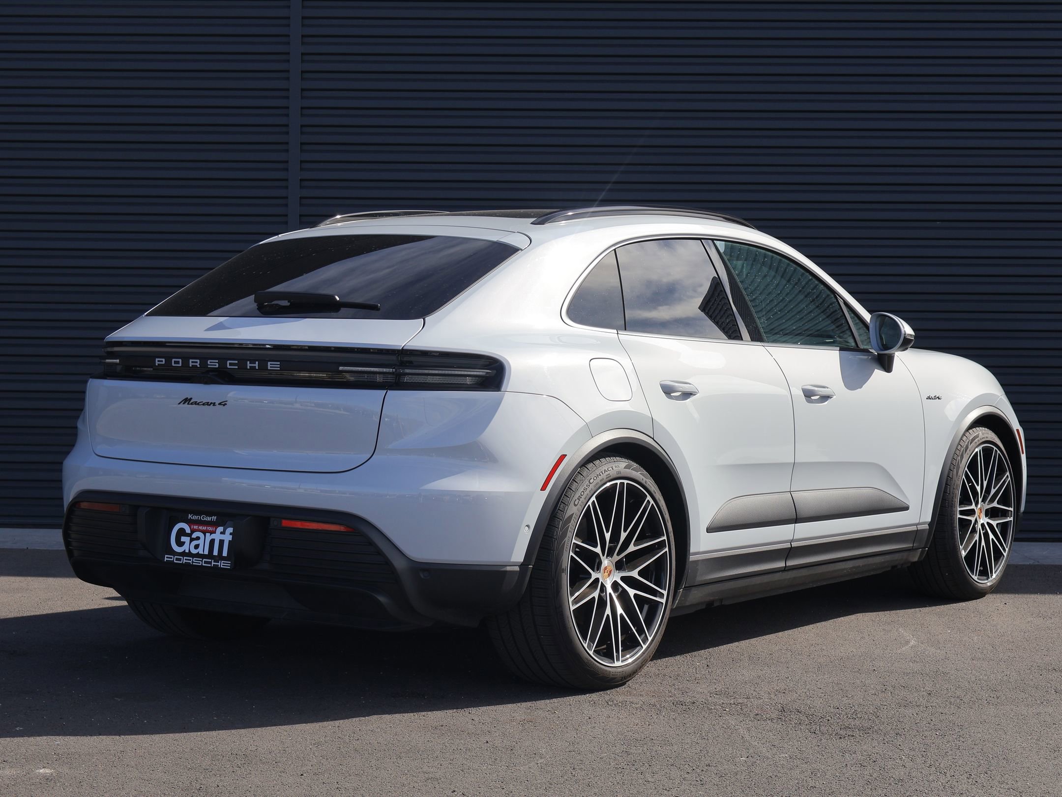 Certified 2025 Porsche Macan 4 Electric AWD/4WD image 10