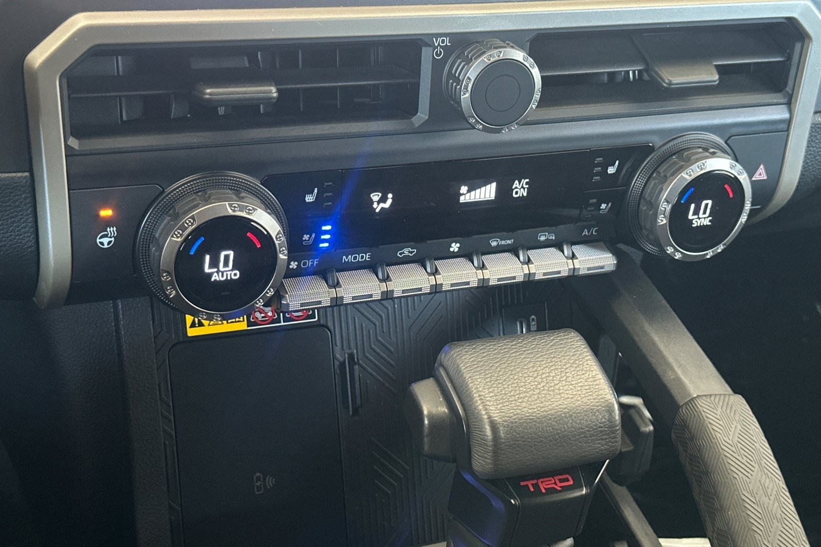 Certified 2024 Toyota Tacoma TRD Sport w/ TRD Sport Premium Package AWD/4WD image 18