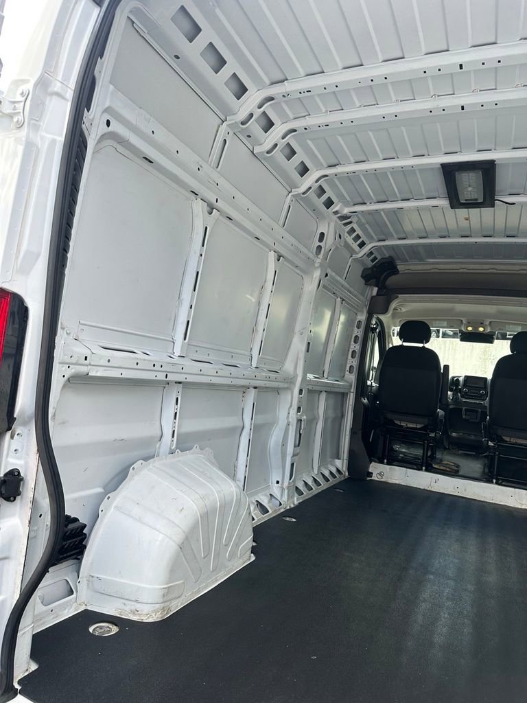Used 2024 RAM ProMaster 2500 w/ Convenience Group FWD image 18