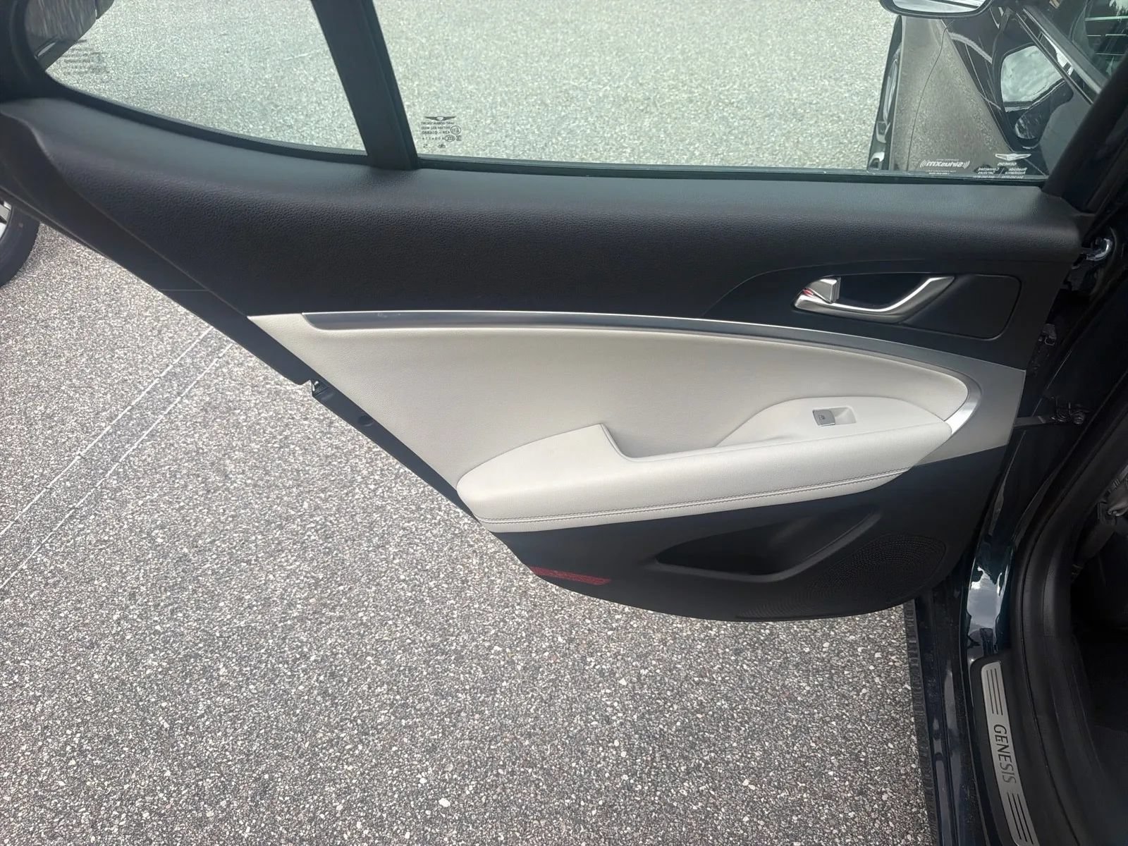 Used 2025 Genesis G70 2.5T RWD image 19