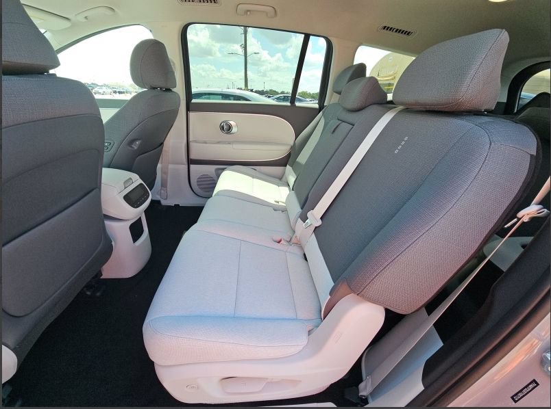 Used 2026 Hyundai Ioniq 9 SE AWD/4WD image 11