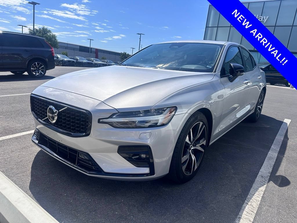Certified 2025 Volvo S60 B5 Core AWD/4WD image 3