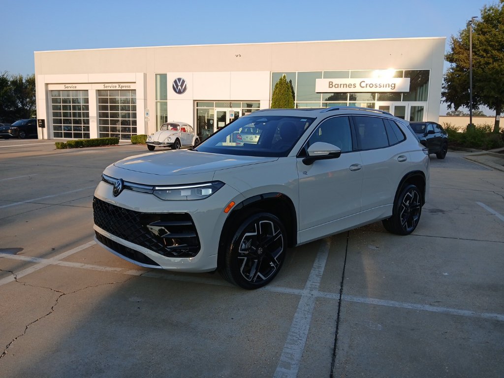 New 2026 Volkswagen Tiguan SEL R-Line AWD/4WD image 3