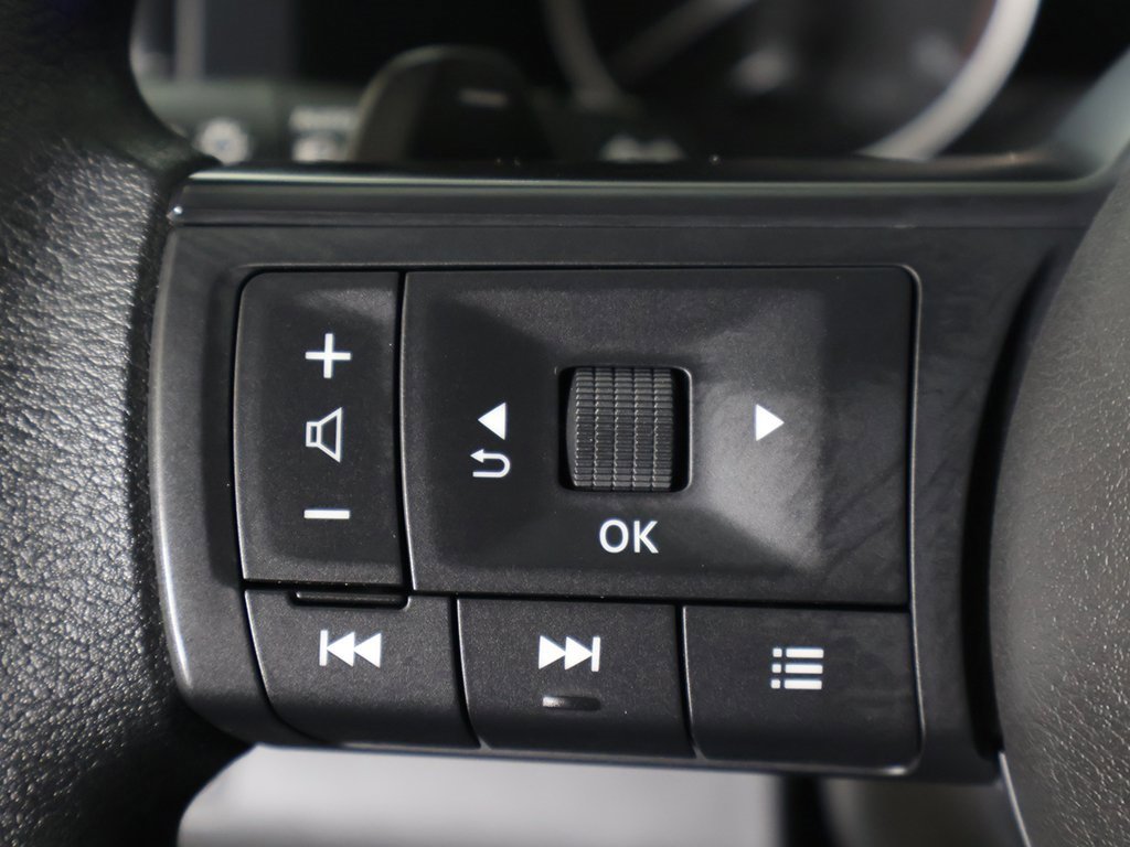 Used 2024 Nissan Pathfinder S image 40