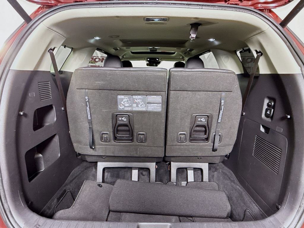 Used 2024 Kia Carnival SX Prestige image 31