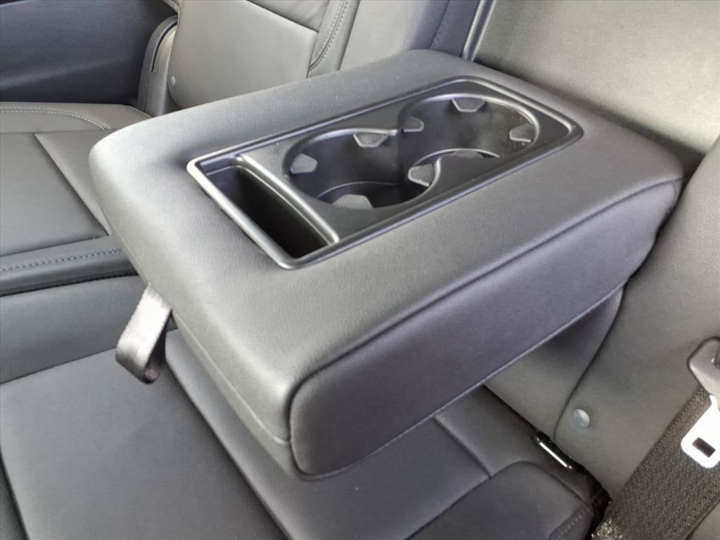 Used 2025 Chevrolet Suburban LT AWD/4WD image 18