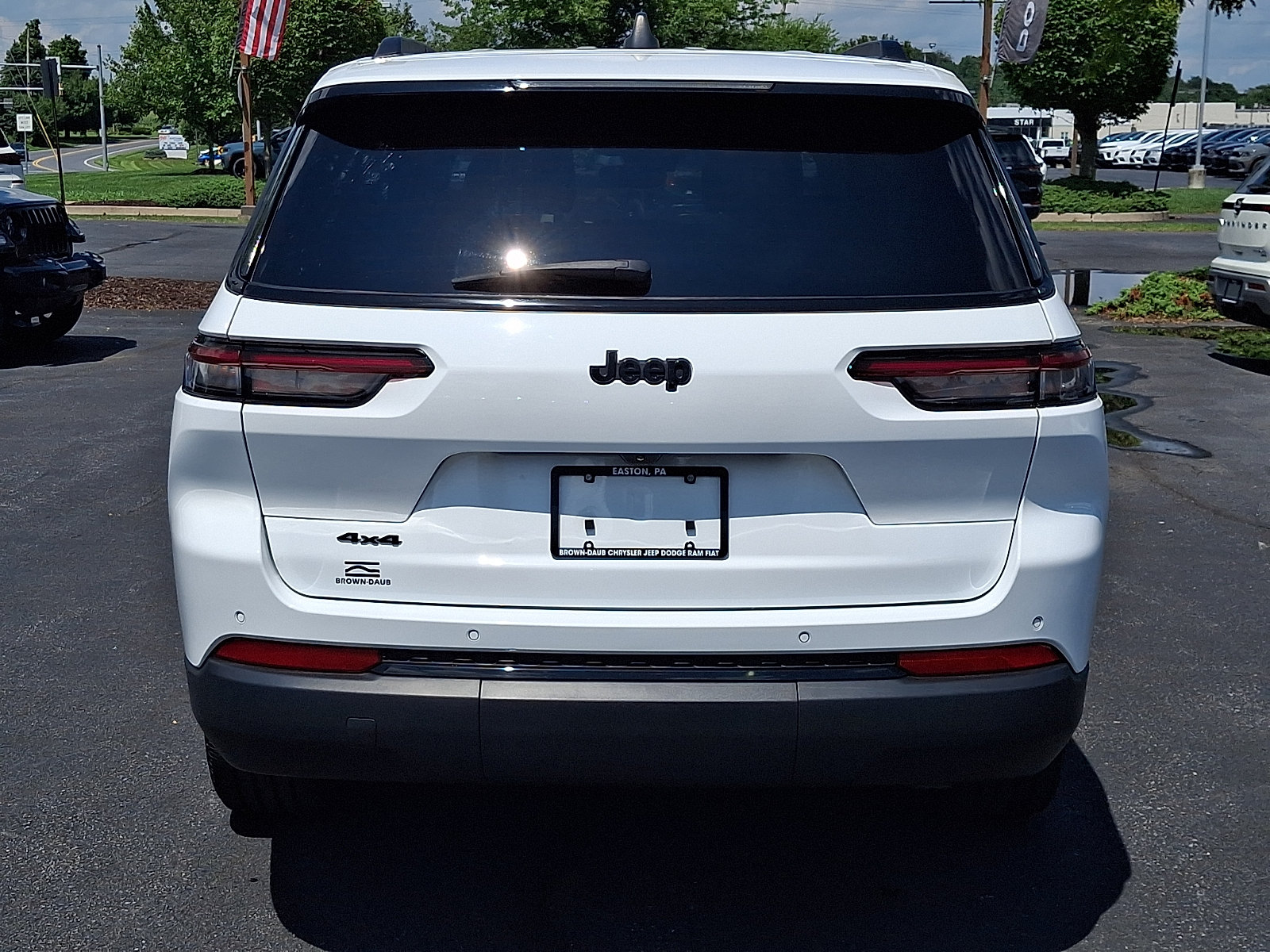 Used 2023 Jeep Grand Cherokee L Laredo AWD/4WD image 5