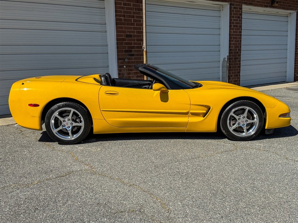 Used 2004 Chevrolet Corvette Convertible w/ Preferred Equipment Group RWD image 35
