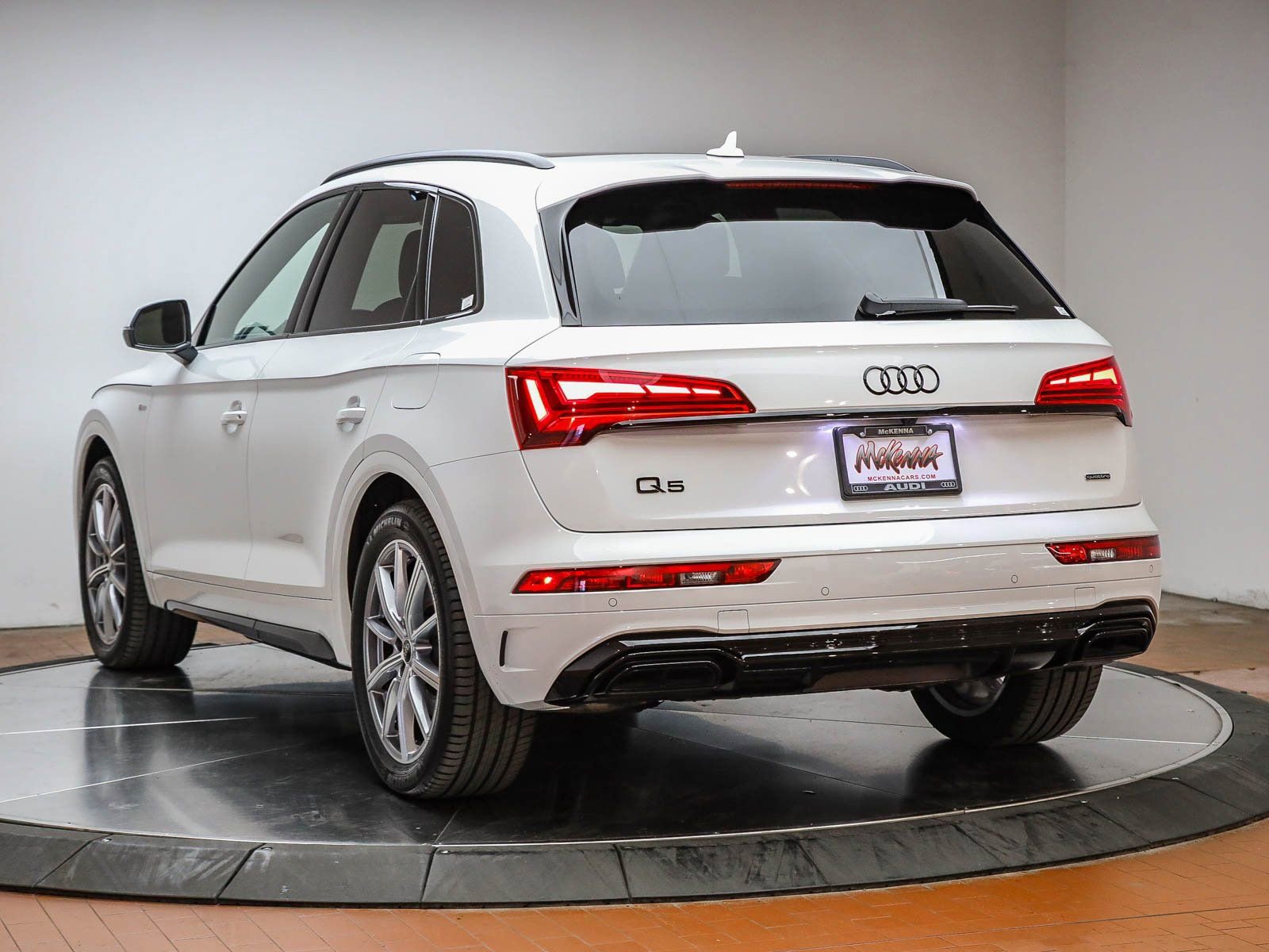 Used 2024 Audi Q5 e Premium Plus image 9