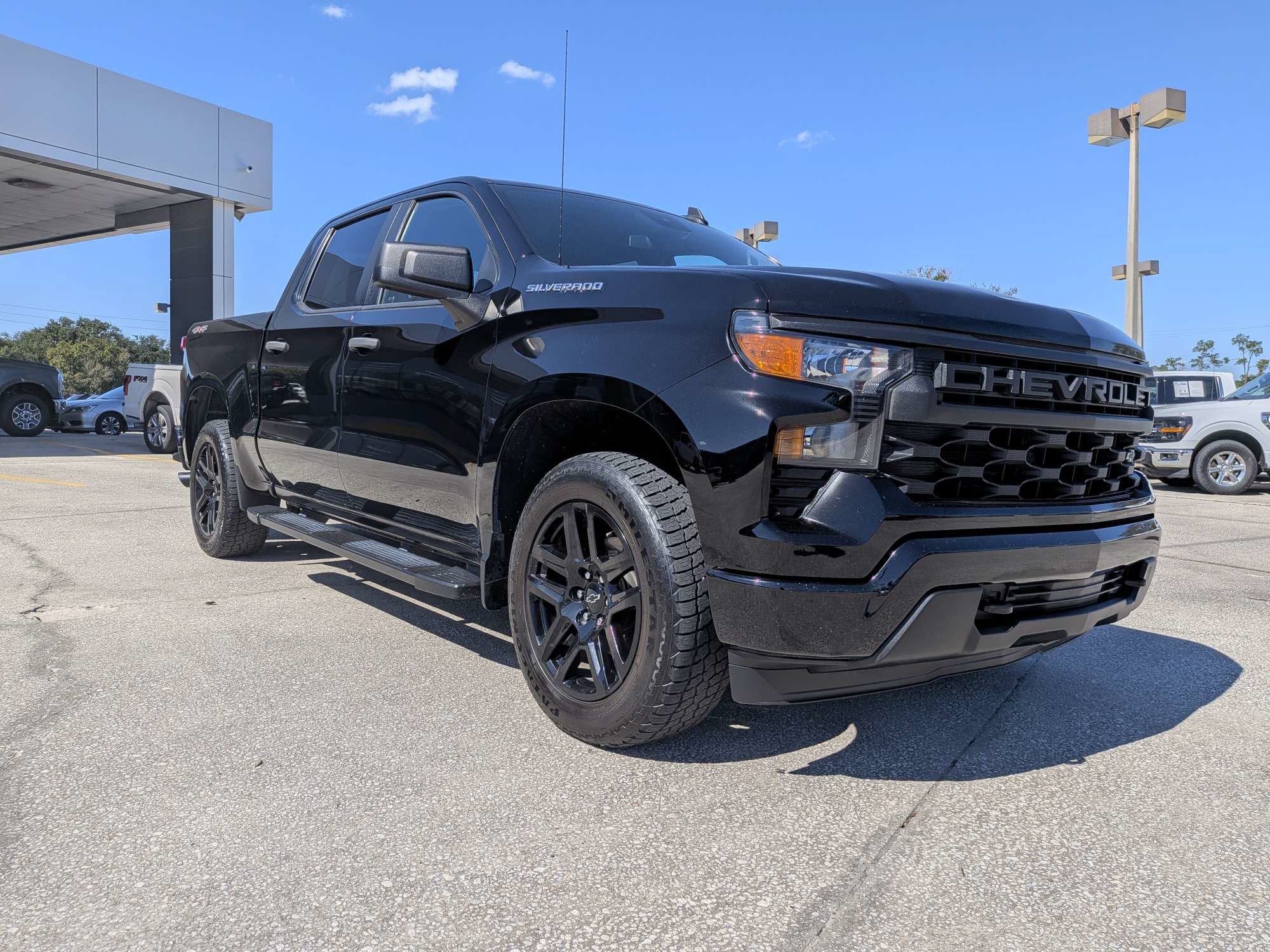 Used 2022 Chevrolet Silverado 1500 Custom AWD/4WD image 2