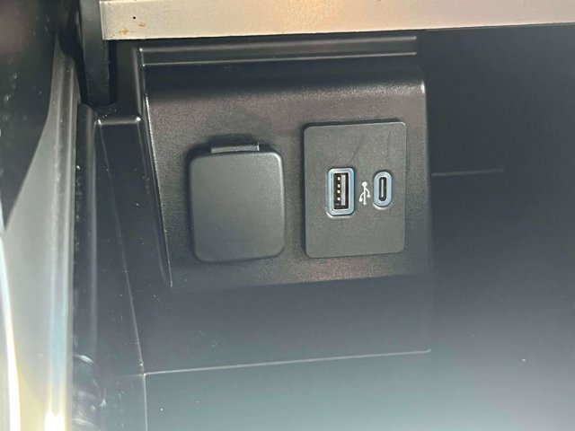 Used 2020 Ford Explorer XLT AWD/4WD image 37