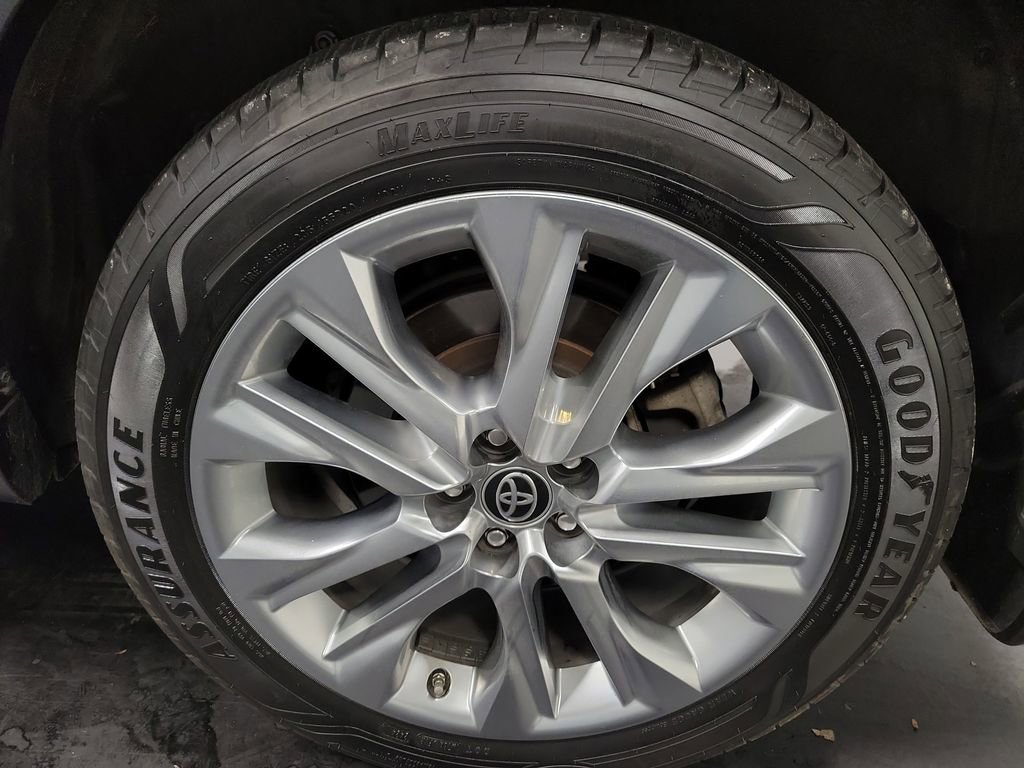 Used 2021 Toyota Highlander Limited image 10