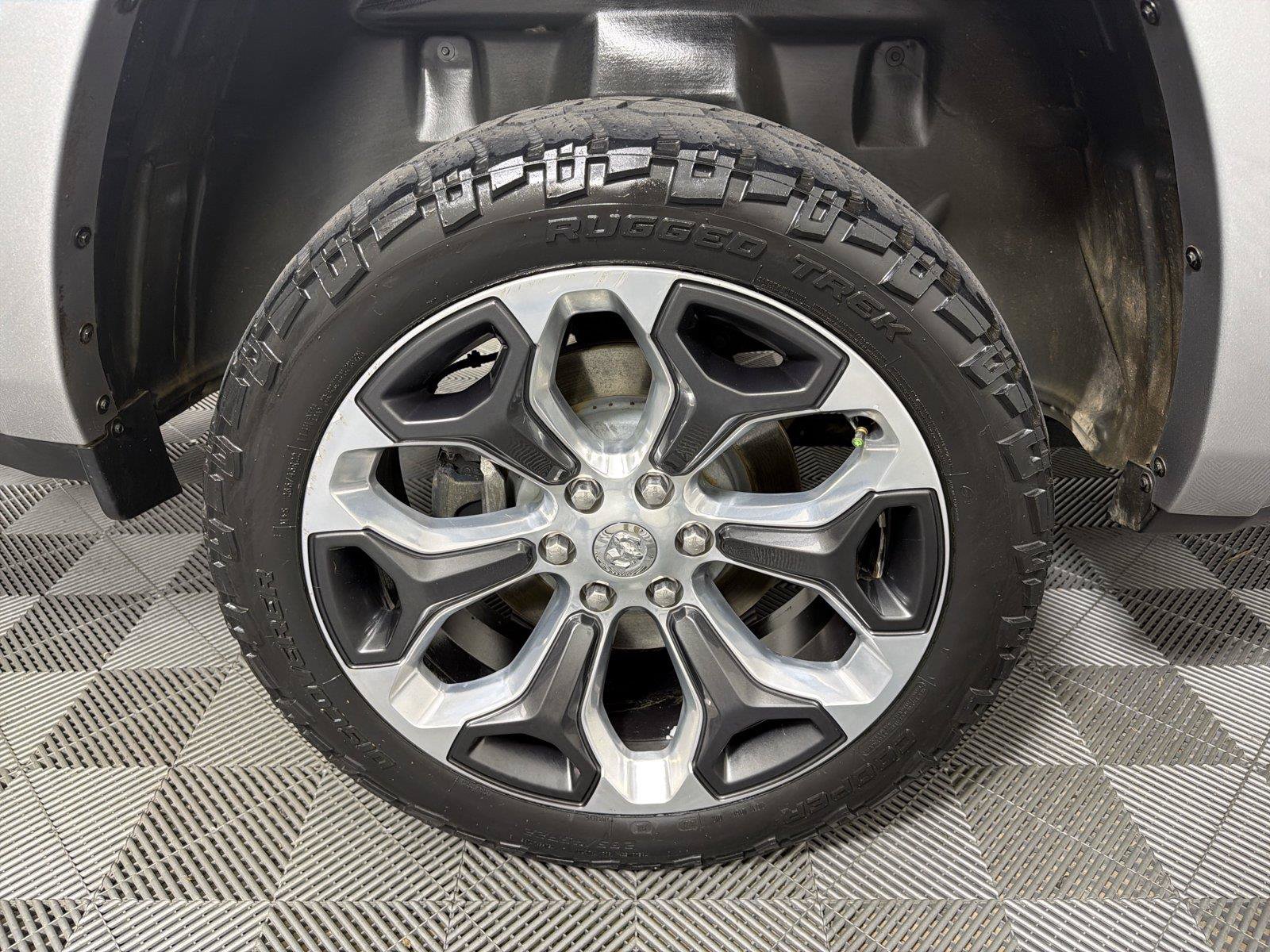 Used 2019 RAM 1500 Limited AWD/4WD image 16
