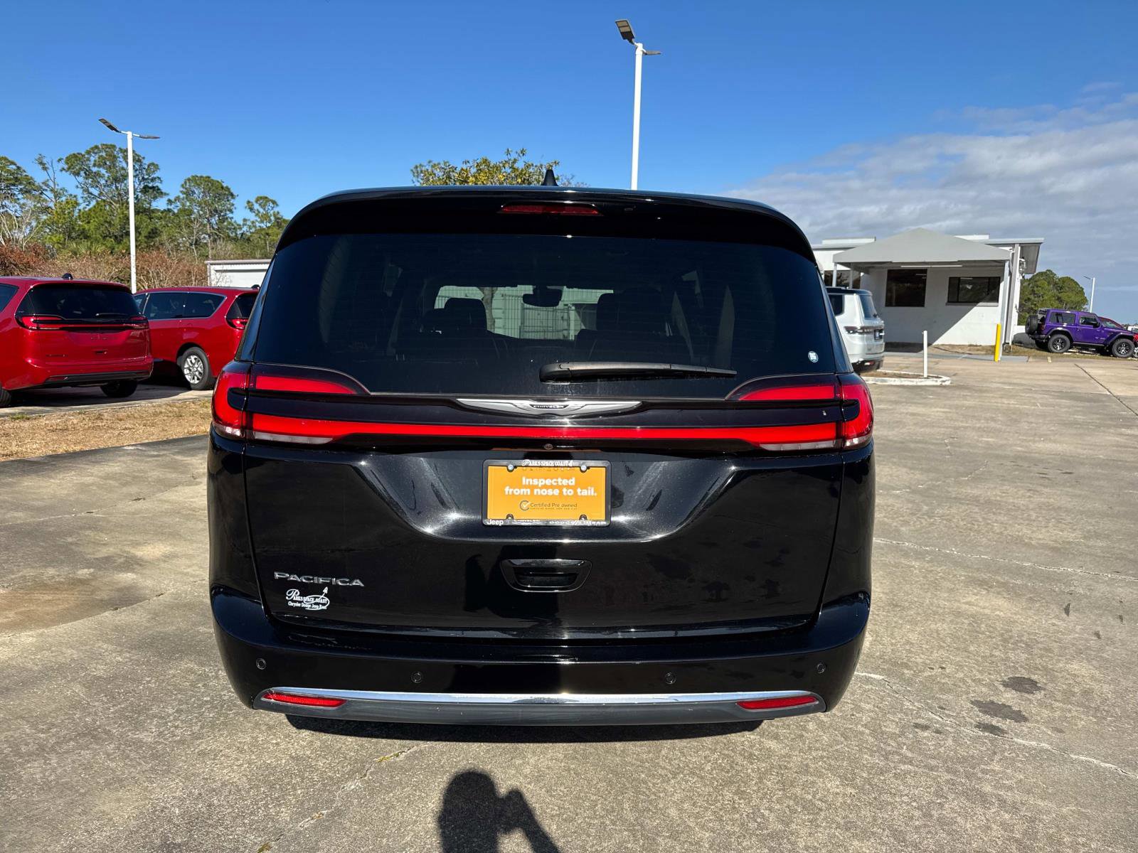 Used 2024 Chrysler Pacifica Touring-L image 4