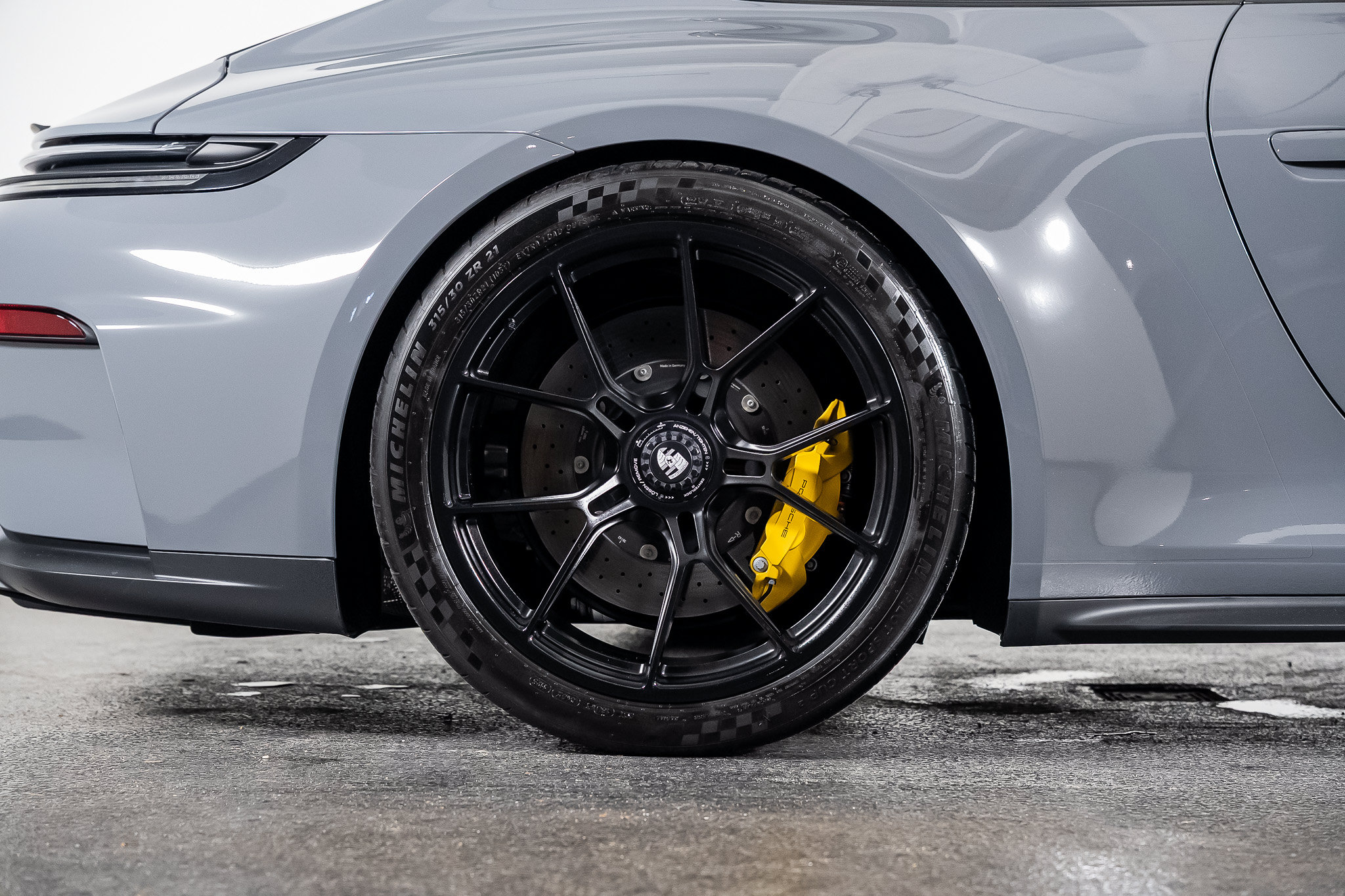 Used 2025 Porsche 911 GT3 RWD image 31