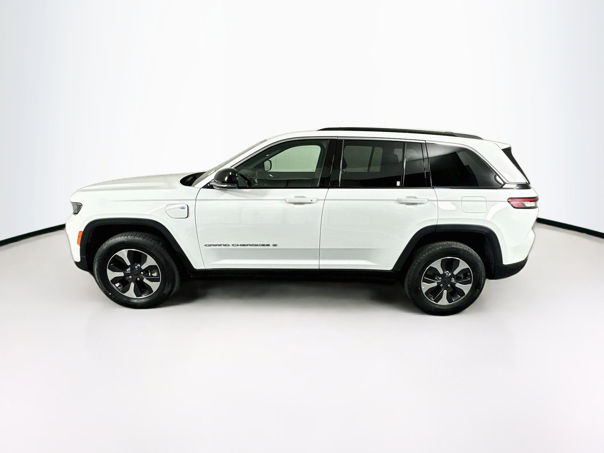 Used 2024 Jeep Grand Cherokee Limited 4xe AWD/4WD image 4