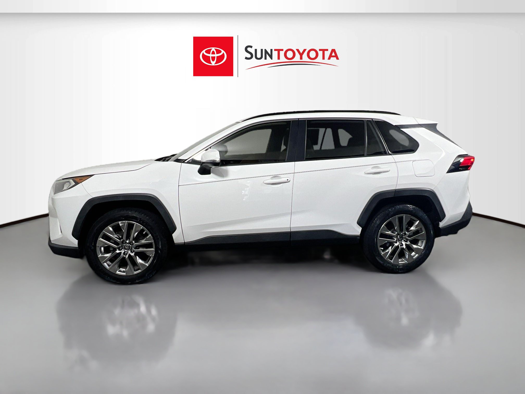 Used 2019 Toyota RAV4 XLE Premium FWD image 7