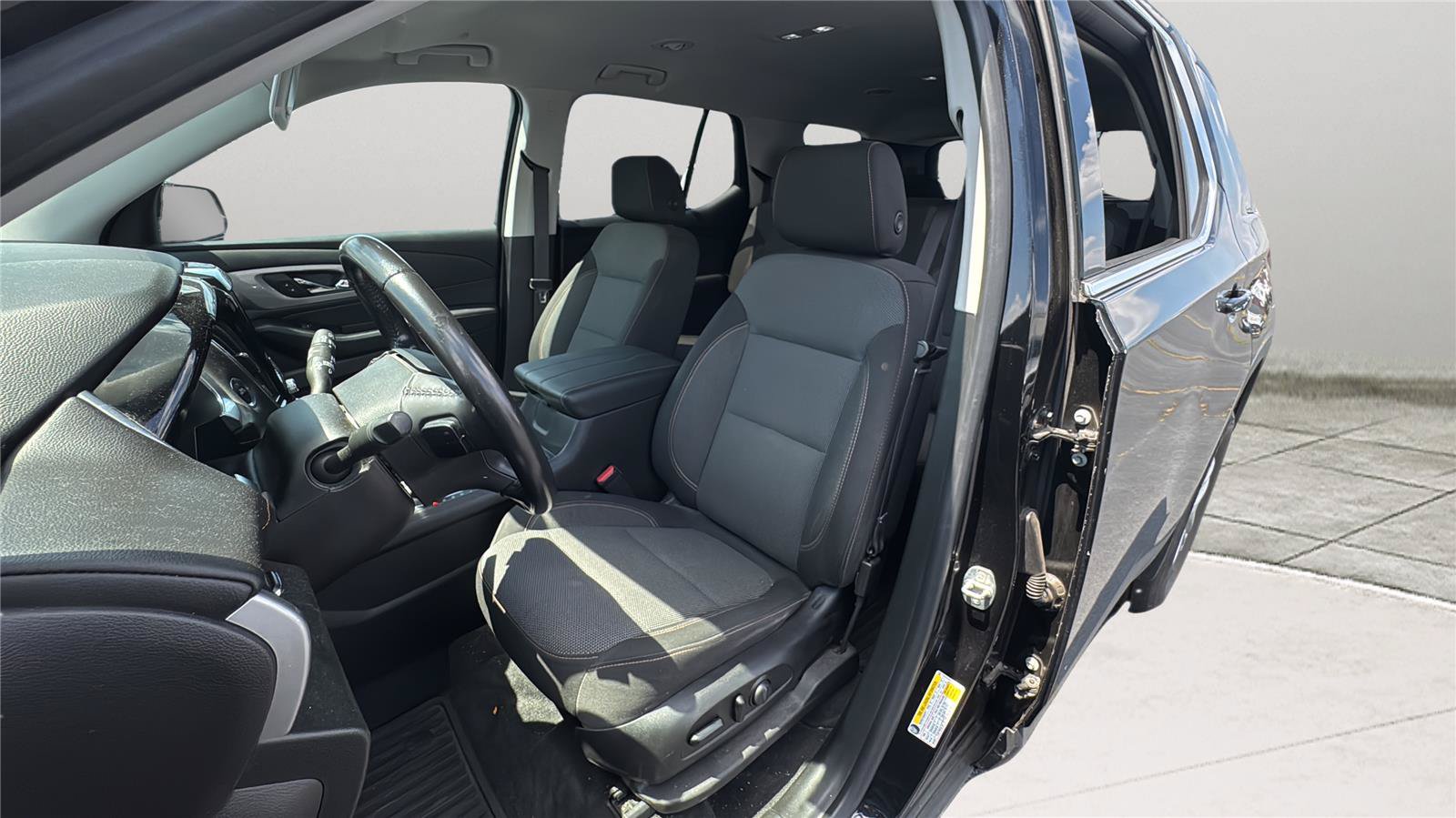 Used 2020 Chevrolet Traverse LT FWD image 18
