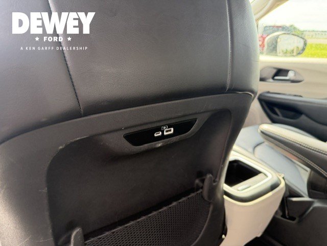 Used 2023 Chrysler Pacifica Touring-L FWD image 25