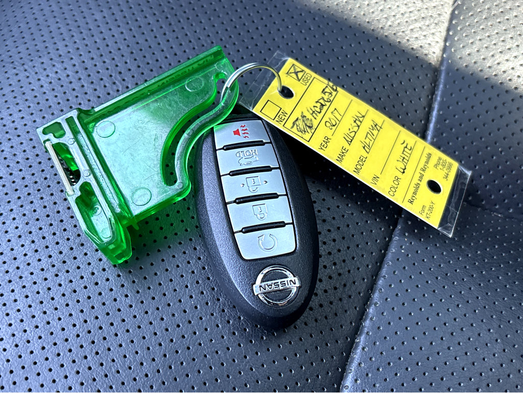 Used 2017 Nissan Altima 2.5 SL w/ Moonroof Package image 24