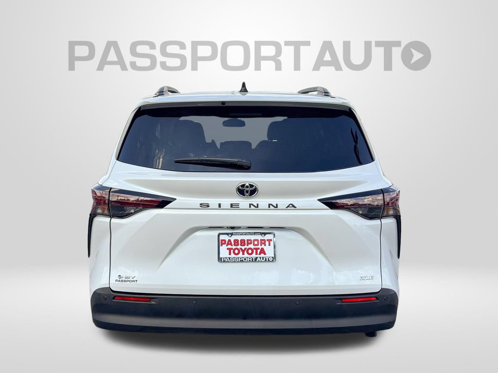 Used 2026 Toyota Sienna XLE FWD image 7