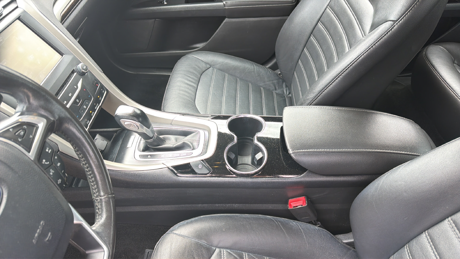 Used 2014 Ford Fusion SE w/ Equipment Group 202A FWD image 18